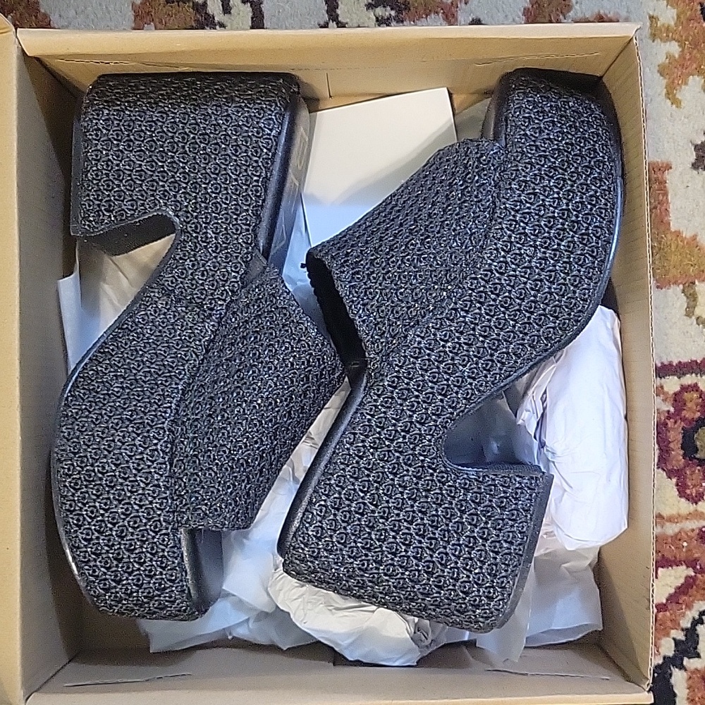 Black platform slides - Beach by Matisse, 7, like new
